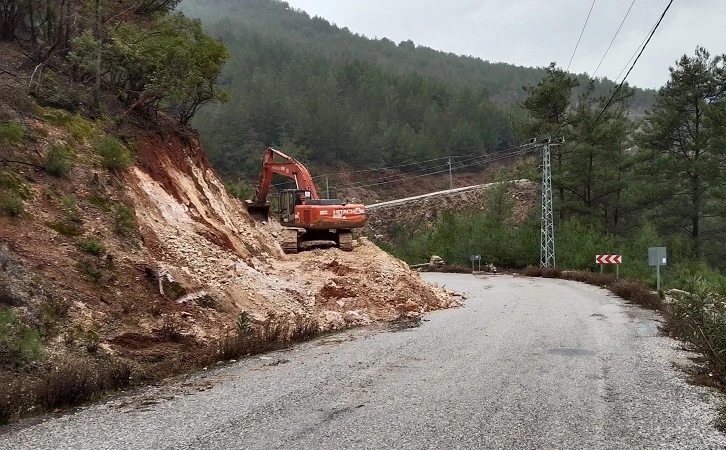 Alanya’da üç tehlikeli viraja Böcek traşı...