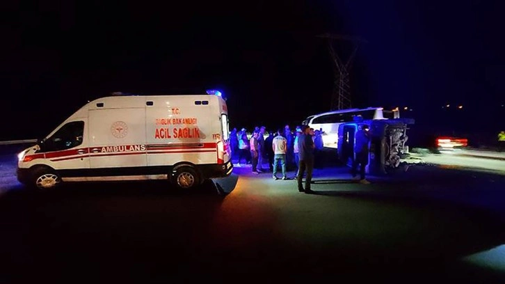 Amasya'da feci kaza! 17 kişi yaralandı