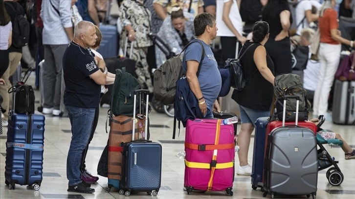 Antalya Havalimanı'nda, bir ayda yaklaşık 4 milyon yolcuya hizmet verildi