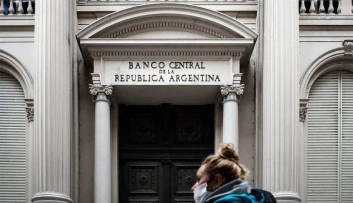 Arjantin'den hem devalüasyon hem faiz artırımı adımı
