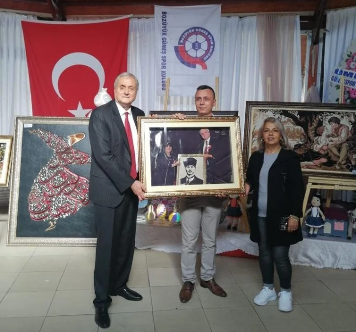 Başkan Bakkalcıoğlu yıl sonu sergisini ziyaret etti
