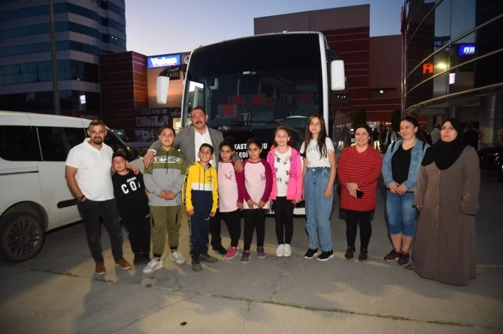 Başkan Vidinlioğlu, yarışamada dereceye giren öğrencileri gezi öncesi uğurladı
