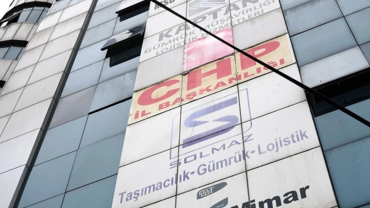 CHP İl Başkanlığı'na kurşun isabet etti! Trabzon'da panik anları