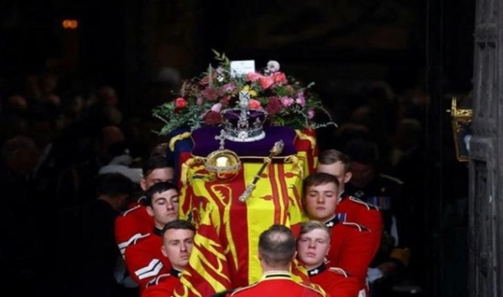 Dük Edward Fitzalan-Howard Kraliça II. Elizabeth'in cenazesini tek başına planladı