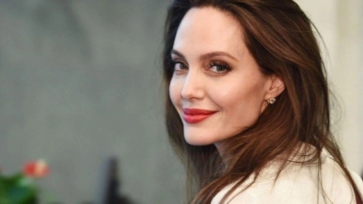 Dünyaca ünlü yıldız Angelina Jolie her şeye veda ediyor