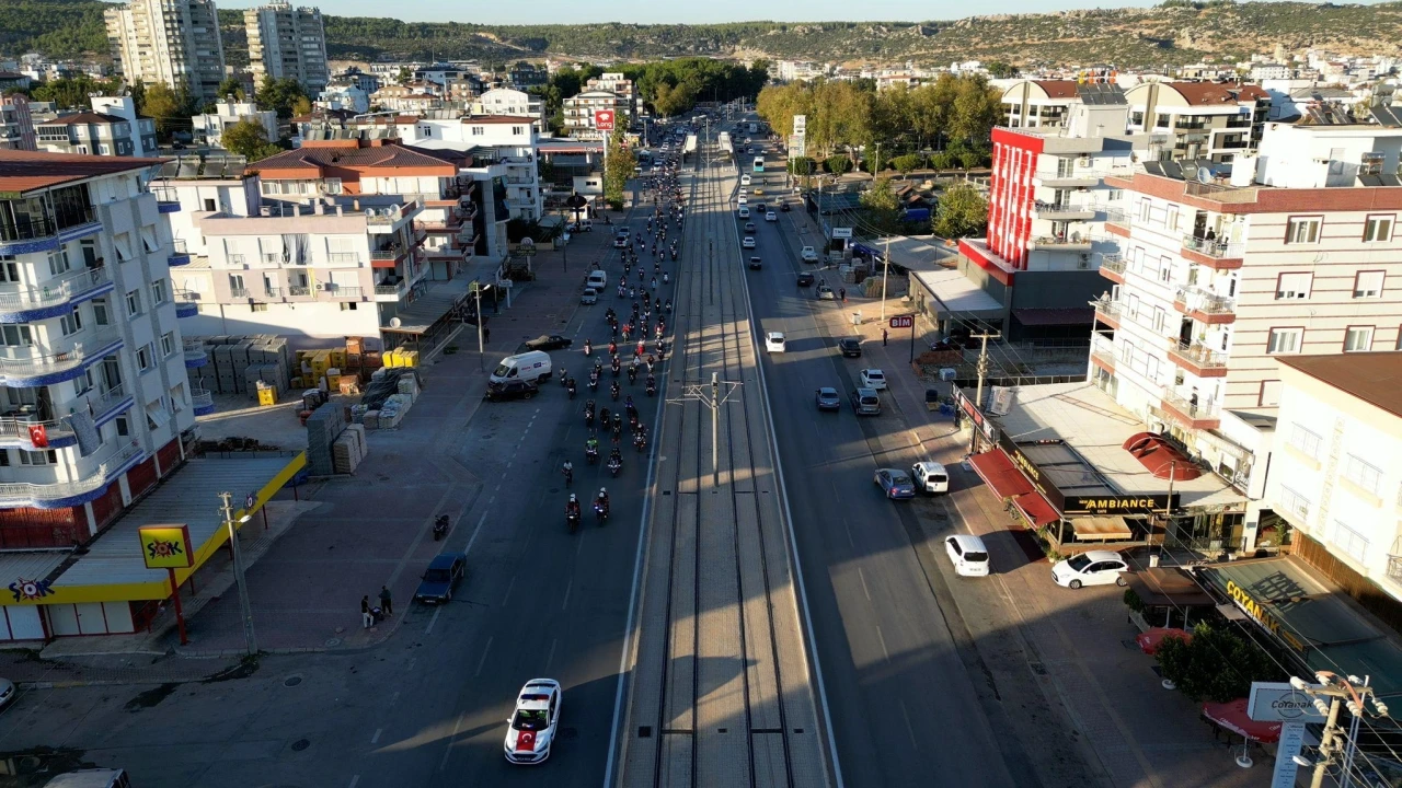 (EK FOTO) Kepez’den Cumhuriyet’in 101. Yılına özel kortej