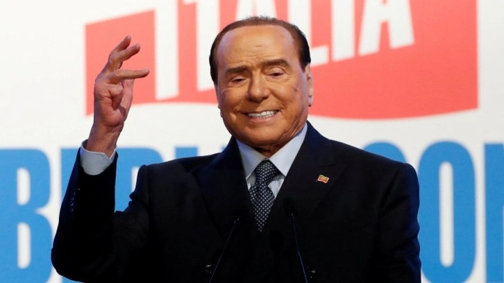 Eski İtalya Başbakanı Berlusconi kontrol amaçlı hastaneye kaldırıldı