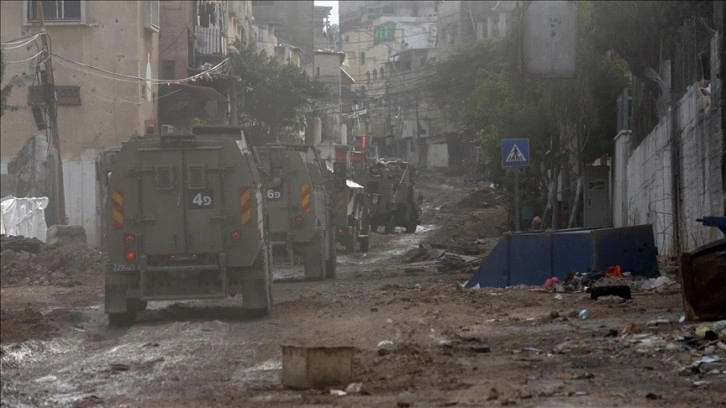 Filistin Kızılayı: İsrail ordusu, el-Emel Hastanesi avlusuna baskın düzenledi