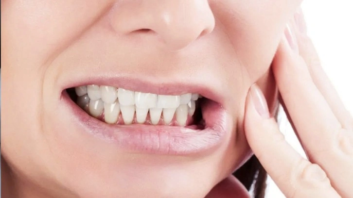 Geceleri farkına varmadan dişlerinizi sıkıyorsanız sebebi bu olabilir!