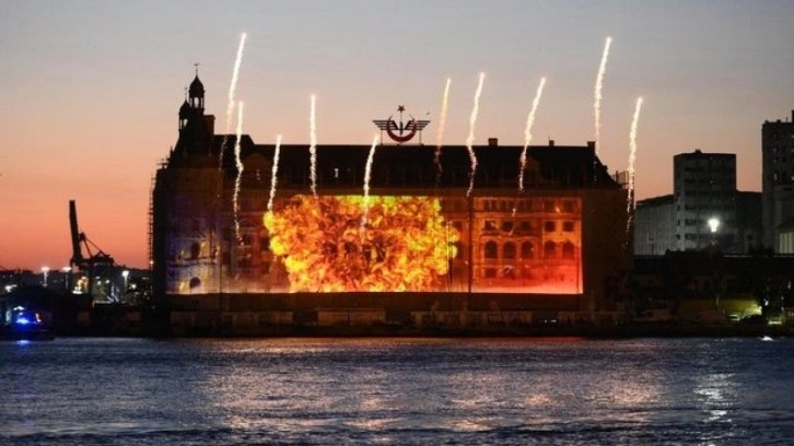 Haydarpaşa Gar Binası ve Galata Kulesi'nde 15 Temmuz'a özel 'mapping' gösterisi