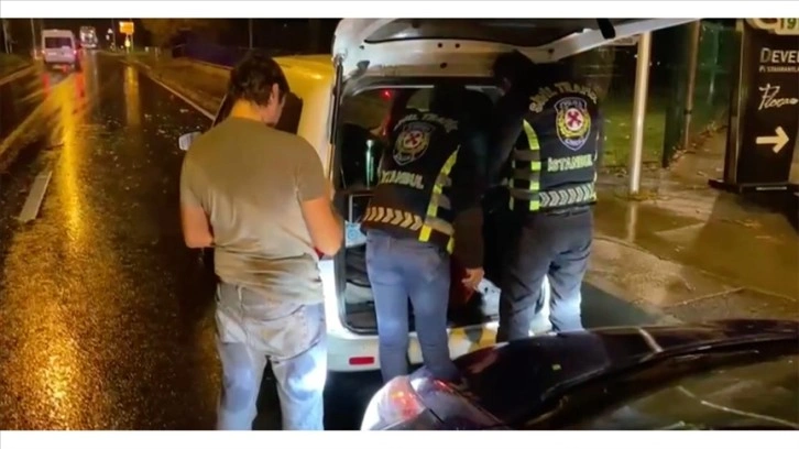 İstanbul'da ambulansa yol vermeyen sürücüye 1823 lira ceza kesildi