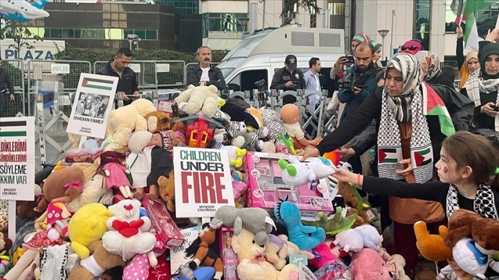 İstanbul'da ''oyuncak''lı İsrail protestosu