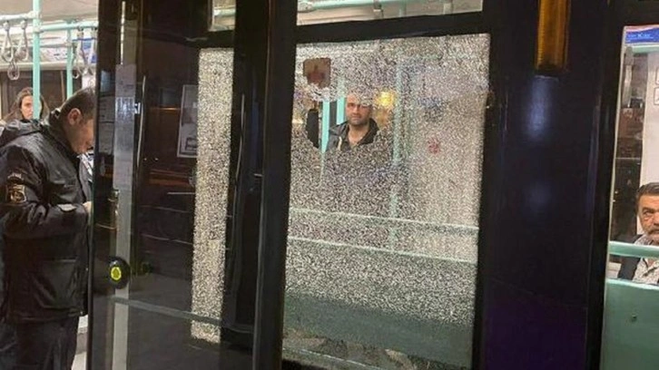 İstanbul'da tramvaya taşlı saldırı. Aracın camı kırıldı olayda yaralanan olmadı