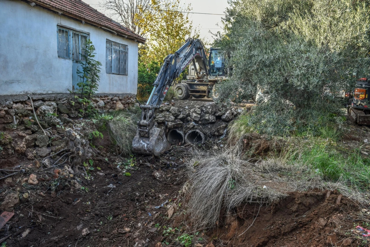 Kepez Göçerler Sabuncu Deresi’ni kışa hazırlıyor