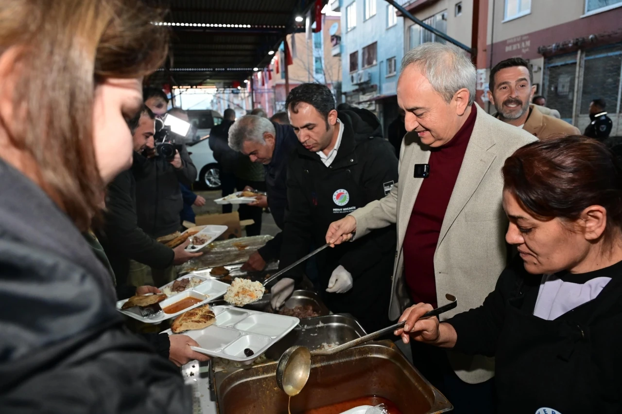 Kepez’in ilk iftarı Teomanpaşa Mahallesi’ne