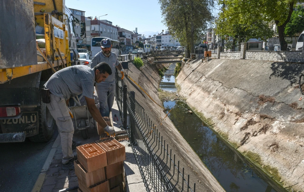 Kepez su kanalını kışa hazırlıyor