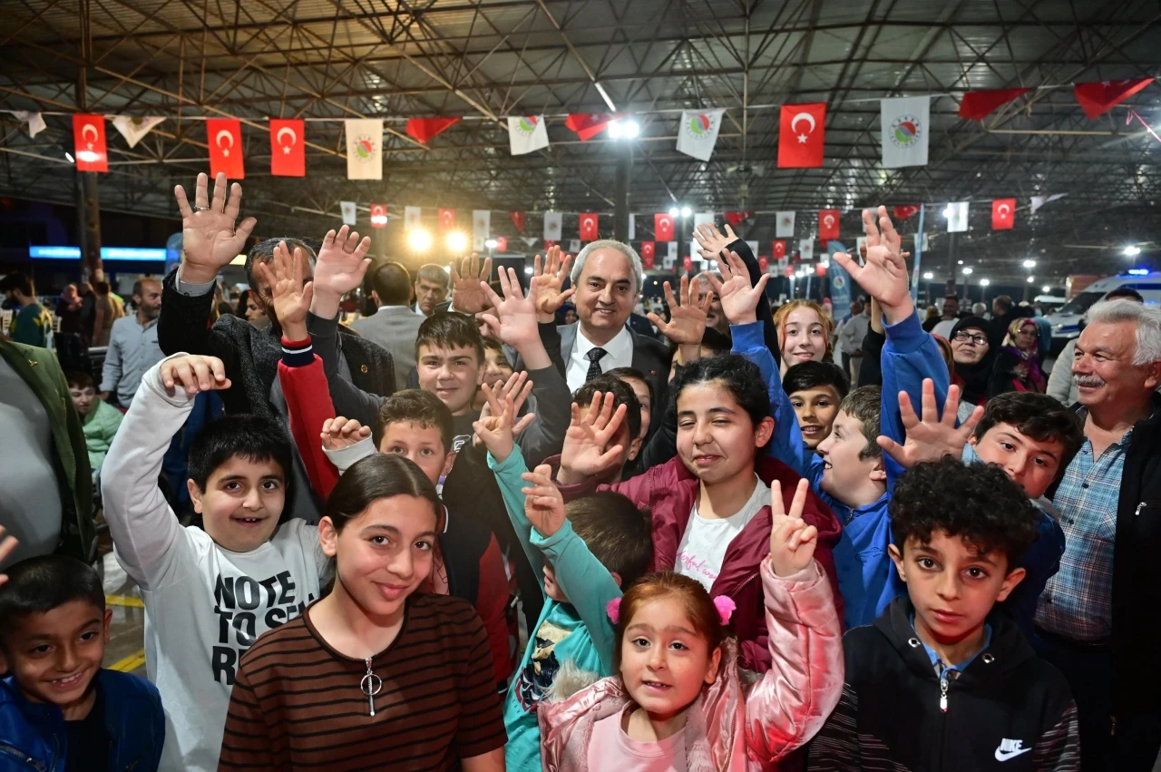 Kepez, vatandaşlarını Habipler Mahallesi’ndeki iftarda buluşturdu