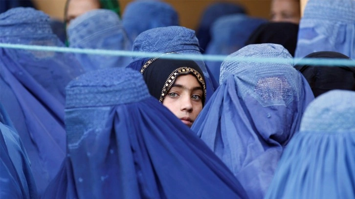 Kız çocuklarının okula gitmesi yasaklandı. Taliban Afganistan'da sınır tanımıyor...