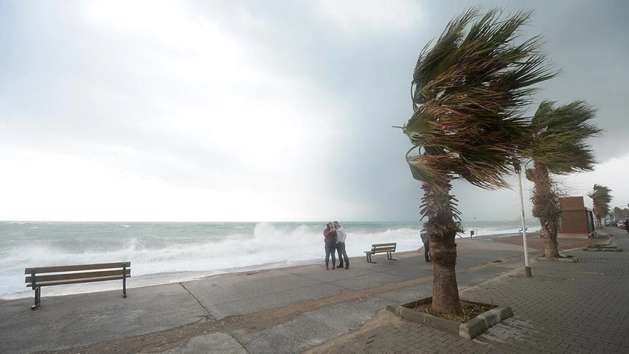 Meteorolojiden bazı bölgeler için fırtına ve fırtınamsı rüzgar uyarısı