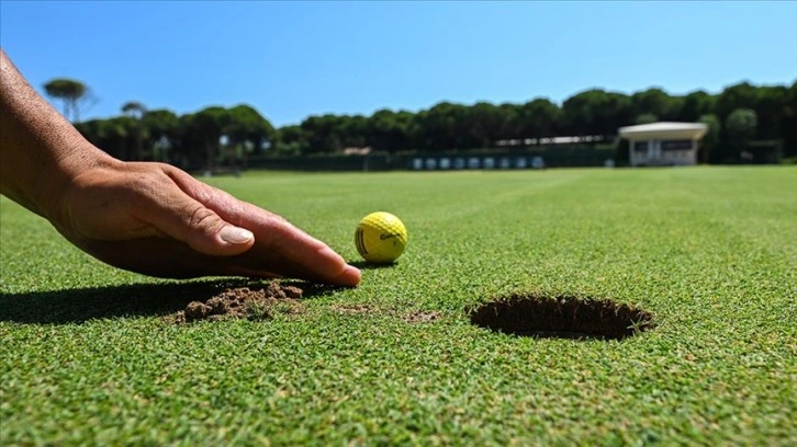 Milyon dolarlık golf sahalarının bakımı özenle yapılıyor