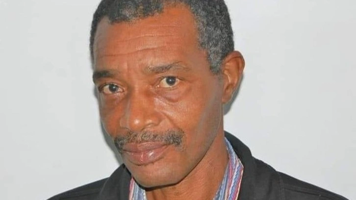 Mozambik'in tanınan isimlerindendi. Gazeteci Joao Chamusse bıçaklanarak öldürüldü