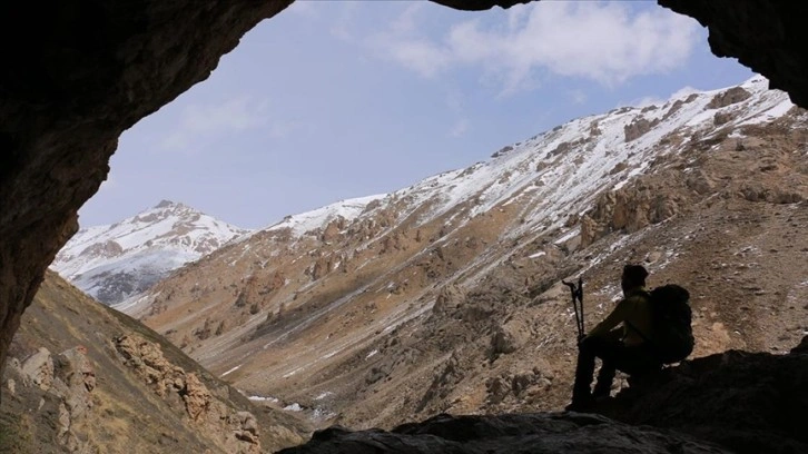 Nepal’de Dhaulagiri'de zirve yapmayı amaçlayan 84 yaşındaki dağcının yolculuğu yarım kaldı