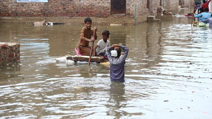 Pakistan'da muson yağmurları nedeniyle ölenlerin sayısı 343'e yükseldi