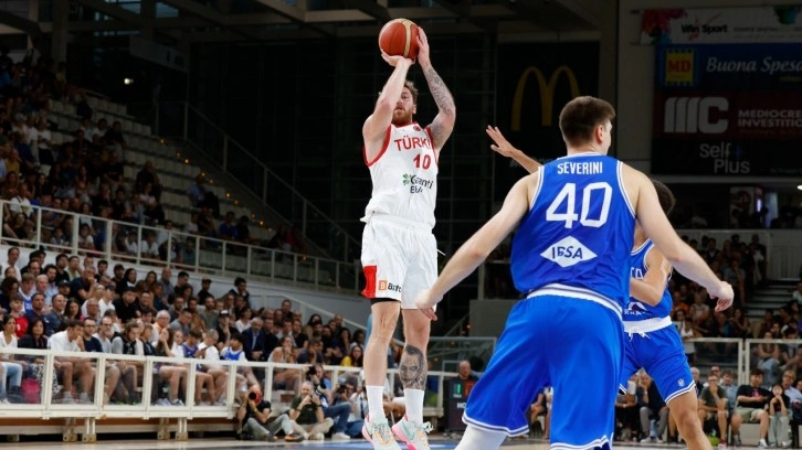 Sadık Emir Kabaca'nın inanılmaz basketi İtalya karşısında mağlubiyeti engelleyemedi