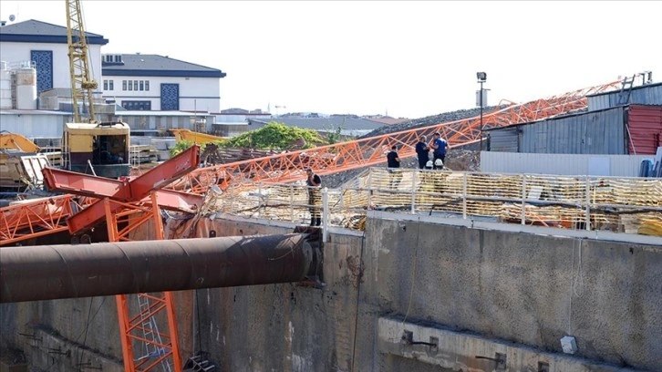 Sancaktepe'de metro inşaatında kule vincinin devrilmesi sonucu 2 kişi öldü