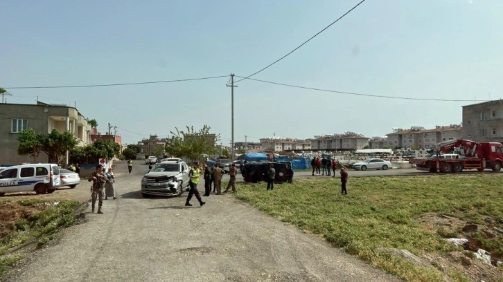 Siirt'te zırhlı polis aracı ile kamyonet çarpıştı! 5'i polis 6 kişi yaralandı