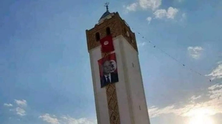 Tunus'ta darbeci lider Said, posterlerini camilere astırdı