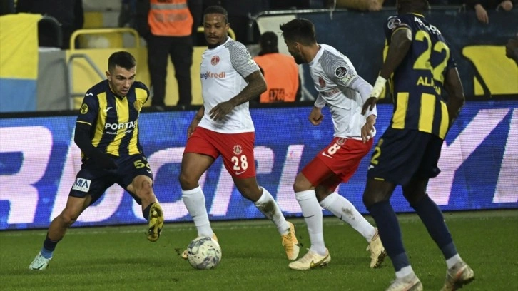 Ümraniyespor deplasmandaki galibiyet hasretine Ankaragücü karşısında son verdi!