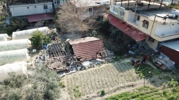 300 haneli Çınar'lı köyünde hasarsız bina yok: Köylüler çadır istiyor