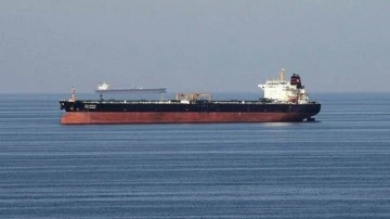 ABD donanması öne sürdü: İran Basra Körfezi'nde ticari bir gemiye el koydu