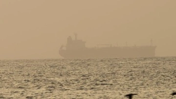 ABD: İran Basra Körfezi'nde ticari bir gemiye el koydu