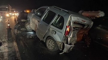 Anadolu Otoyolu'nda 11 aracın karıştığı zincirleme kaza: 6 yaralı... Trafik kilitlendi