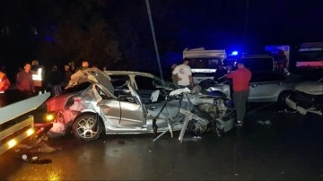 Anadolu Otoyolu'nda 15 araç birbirine girdi. İstanbul istikametindeki trafik durdu