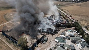 Ankara'da yatak fabrikasında yangın çıktı