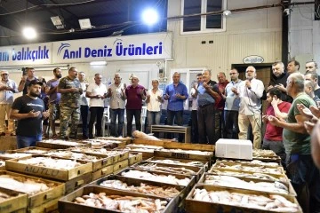 Antalya Balıkçı Barınağının ilk mezadı Başkan Uysal'dan