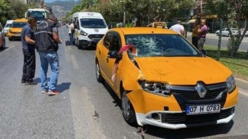 Antalya'da feci kaza: Taksinin çarptığı yaya öldü!