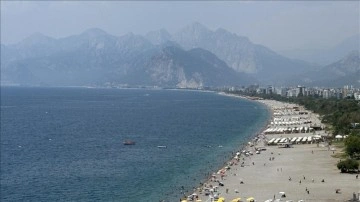 Antalya'da hava sıcaklığı 3 ila 5 derece artacak