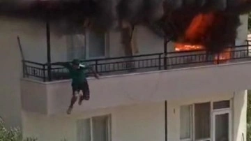 Antalya'da korku dolu anlar. Kardeşlerine kızdı evi ve motosikleti ateşe verdi