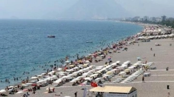 Yanmaya gel yanmaya! Antalya'da sıcaktan bunalanlar sahili doldurdu 