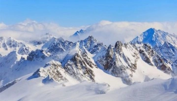 Aşırı sıcaklar buzulları eritti, 37 yıl önce kaybolan dağcının kalıntılarına ulaşıldı