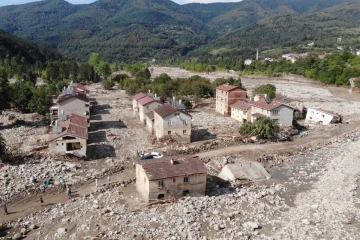 Ayancık’ta sel teyakkuzu: 3 köy boşaltıldı , 25 kişi yurda yerleştirildi
