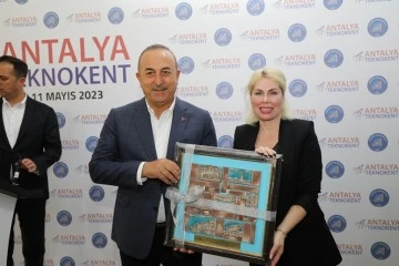 Bakan Çavuşoğlu, Antalya’da gençlerle buluştu
