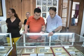 Başkan Tütüncü, Antalya Lisesi Müzesi'nde...