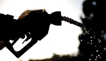 Benzin fiyatlarına yılın son zammı!
