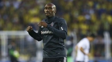 Beşiktaş'ta sakatlığı devam eden 39 yaşındaki Atiba Hutchinson'un lisansı askıya alınacak