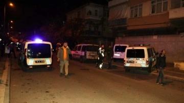 Bipolar bozukluğu hastası 3 polis ile 1 bekçiyi bıçakladı! Vurularak etkisiz hale getirildi